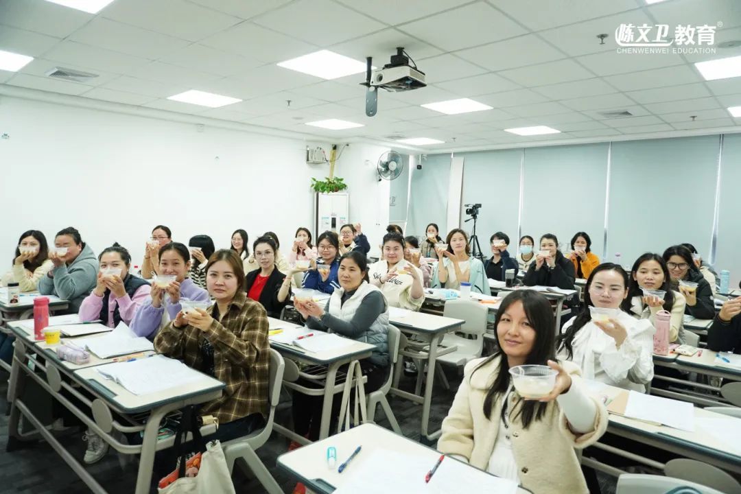 元宵佳节乐融融，陈文卫携汤圆来送福，祝大家团团圆圆！